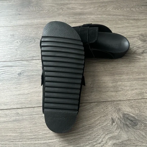 The Shoe Surgeon Men display picture 1